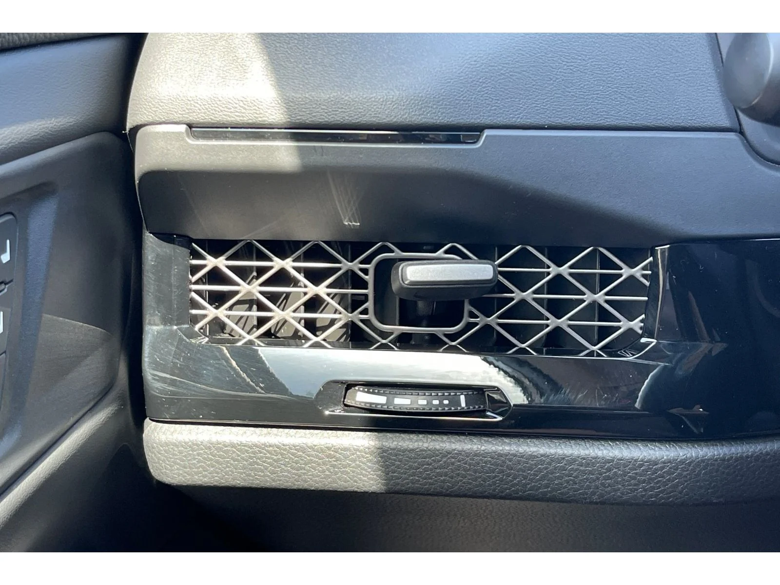Used 2025 Solar Silver Metallic Honda EX-L image 28