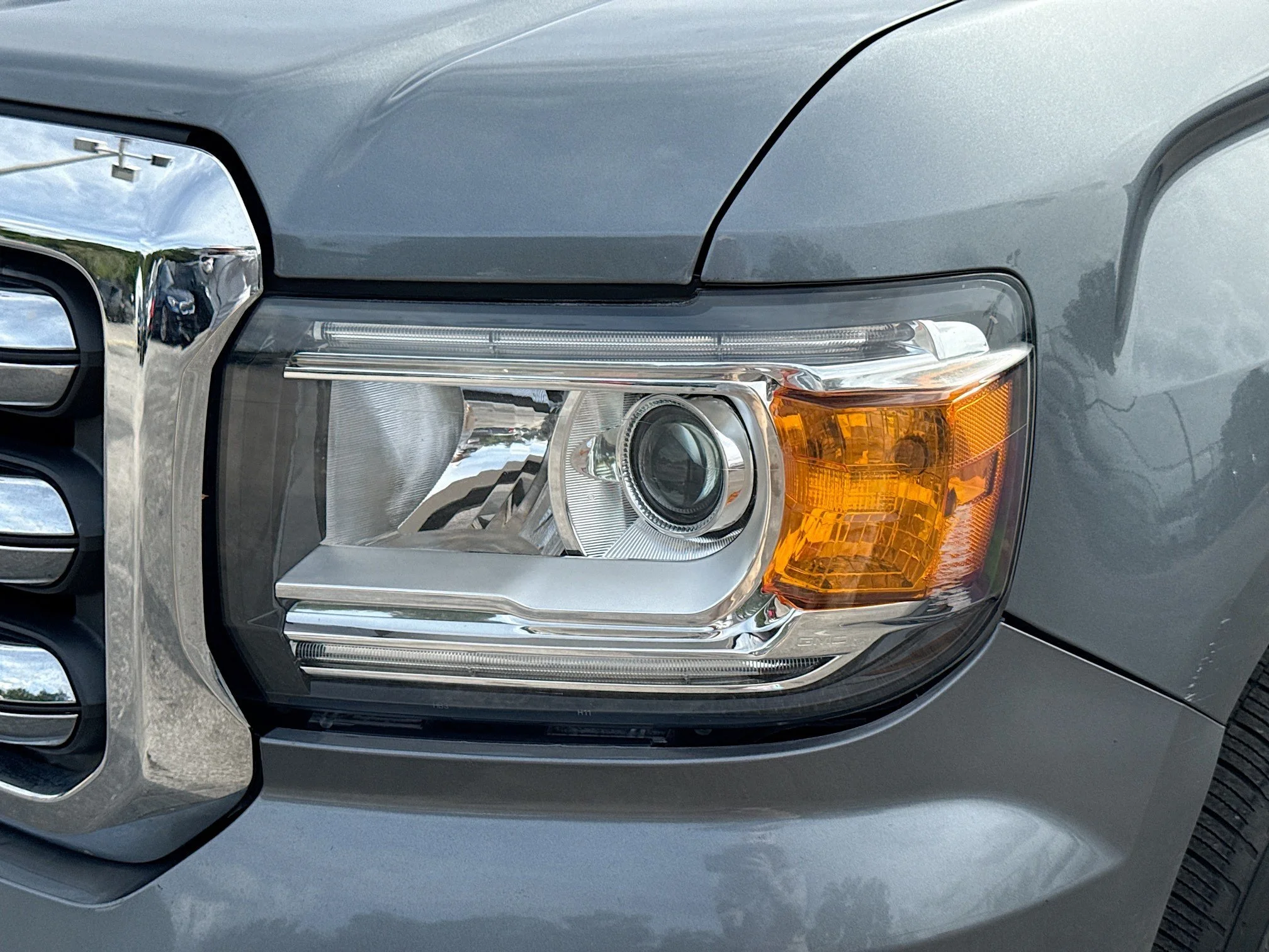 Used 2019 Satin Steel Metallic GMC 2WD SLT image 9