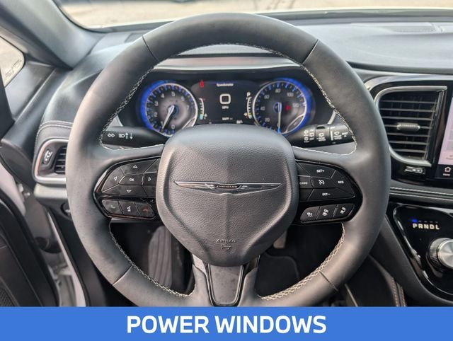 Used 2025 White Chrysler Limited image 14