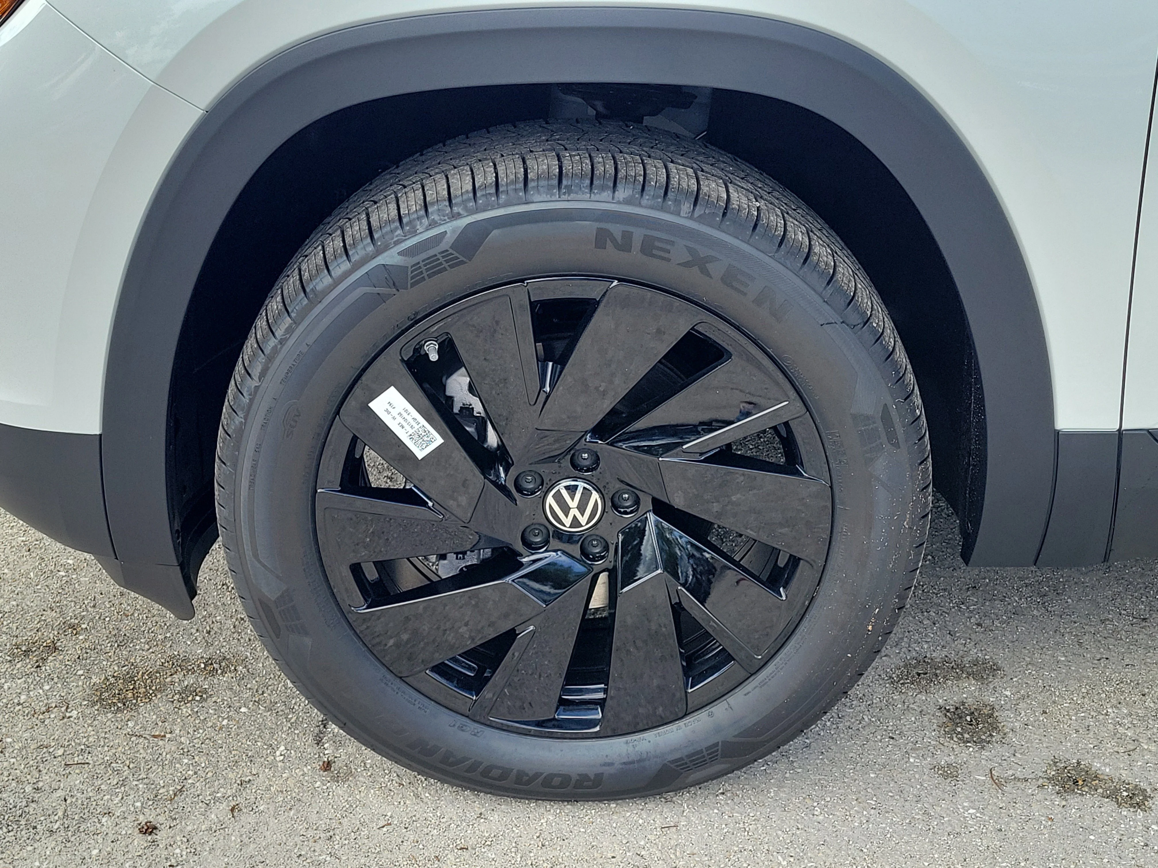 New 2026 White Volkswagen 2.0T SE w/Technology image 30