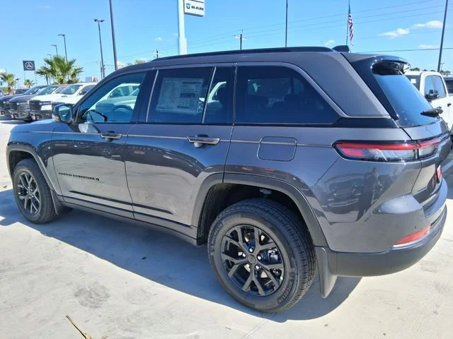 New 2026 Baltic Gray Metallic Clear-Coat Exterior Paint Jeep Altitude image 5