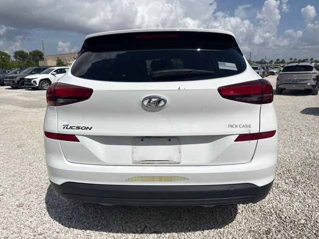 Used 2021 White Hyundai SE image 7