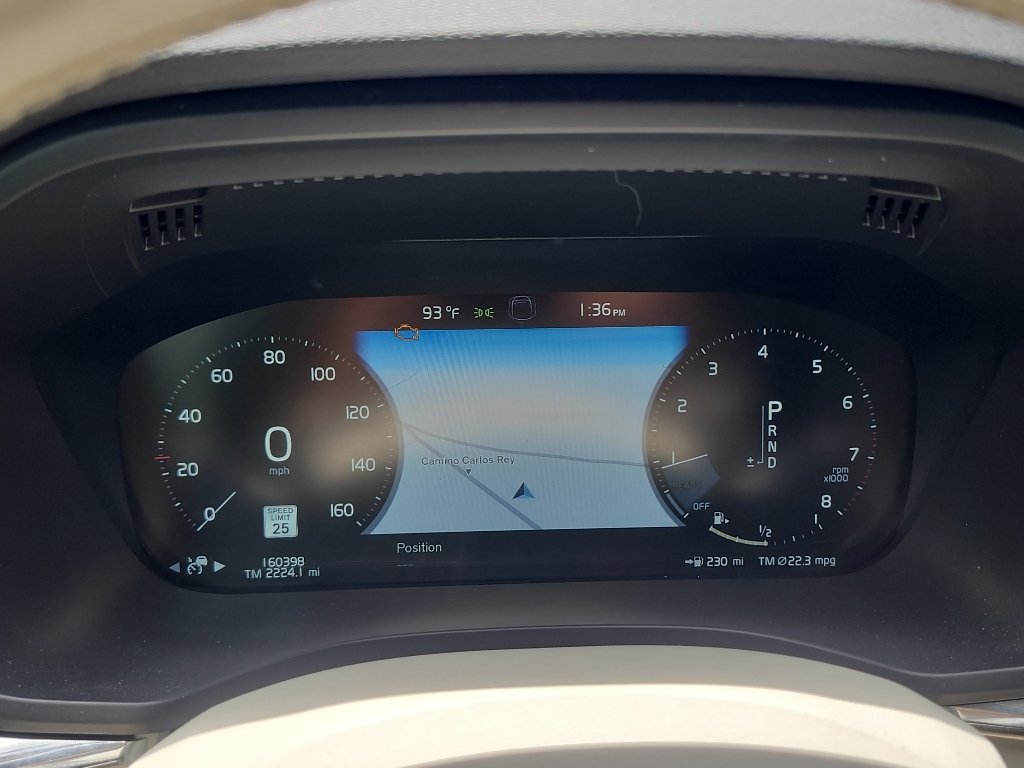 Used 2018 Electric Silver Metallic Volvo Momentum image 23