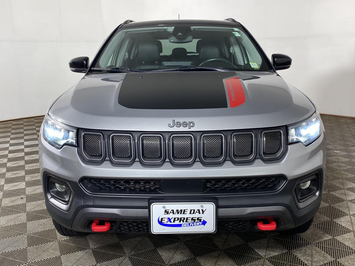 Used 2022 Billet Silver Metallic Clearcoat Jeep Trailhawk image 24