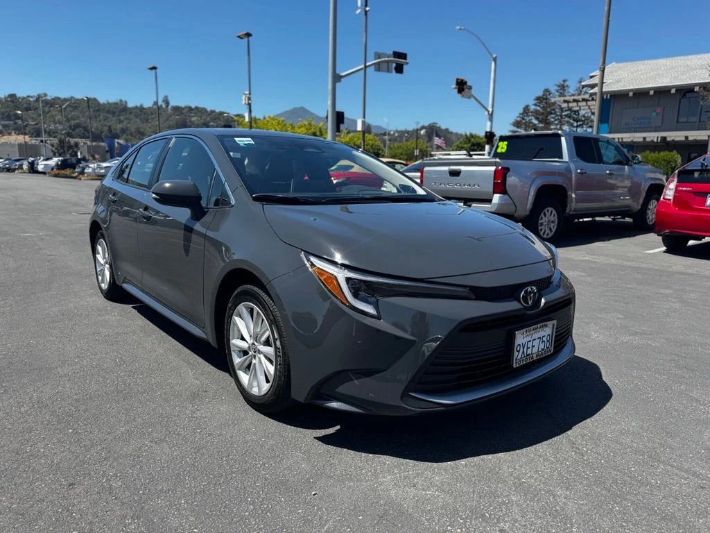 Used 2026  Toyota XLE image 2