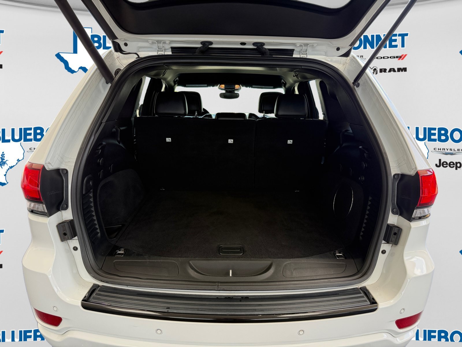 Certified Used 2017 Bright White Clearcoat Jeep Altitude image 22