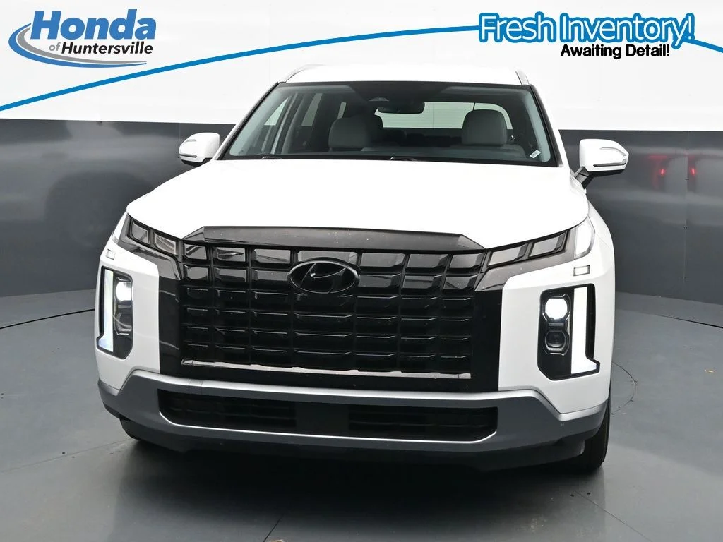 Used 2025 White Hyundai SEL image 3