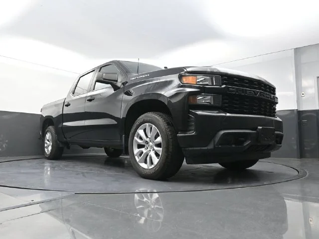 Used 2020  Chevrolet Custom image 31