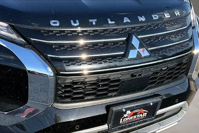Used 2023 Black Mitsubishi SE image 32