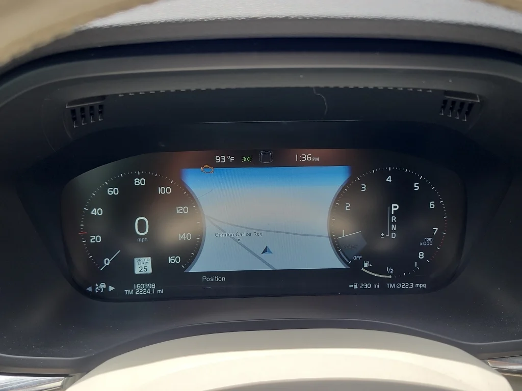 Used 2018 Electric Silver Metallic Volvo Momentum image 23