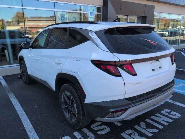 Used 2025 White Hyundai SEL image 6