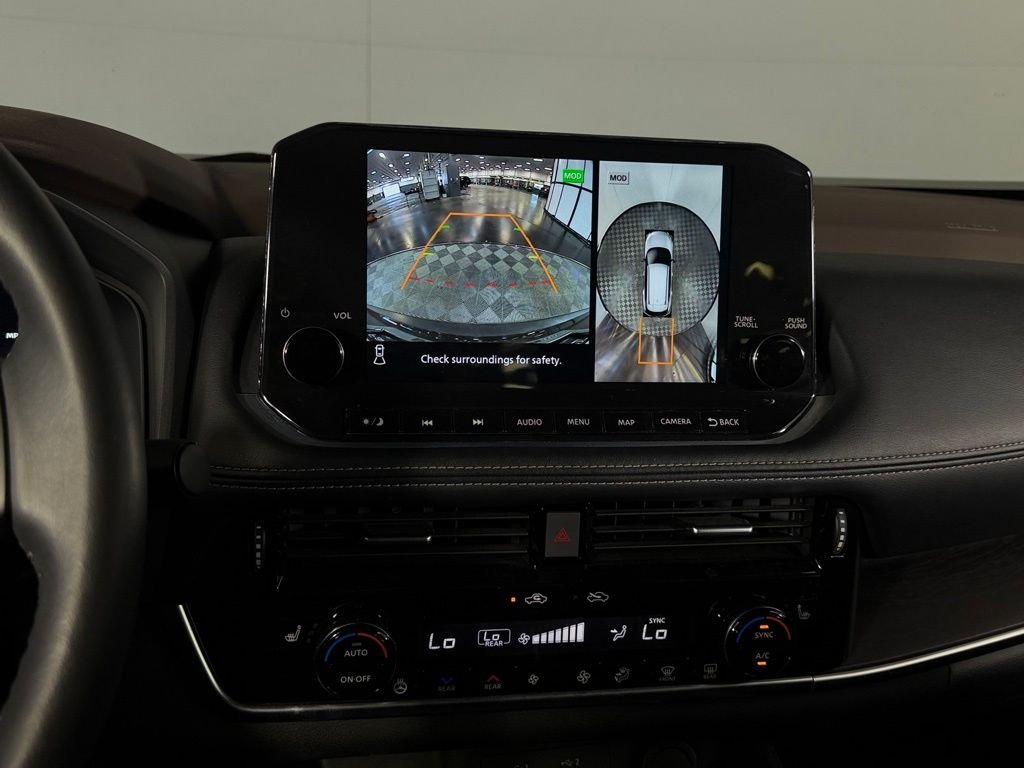 Used 2023 Black Nissan Platinum image 21