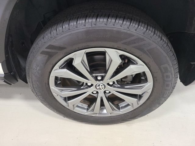 Certified Used 2022 Blizzard Pearl Toyota Hybrid XLE Premium image 42