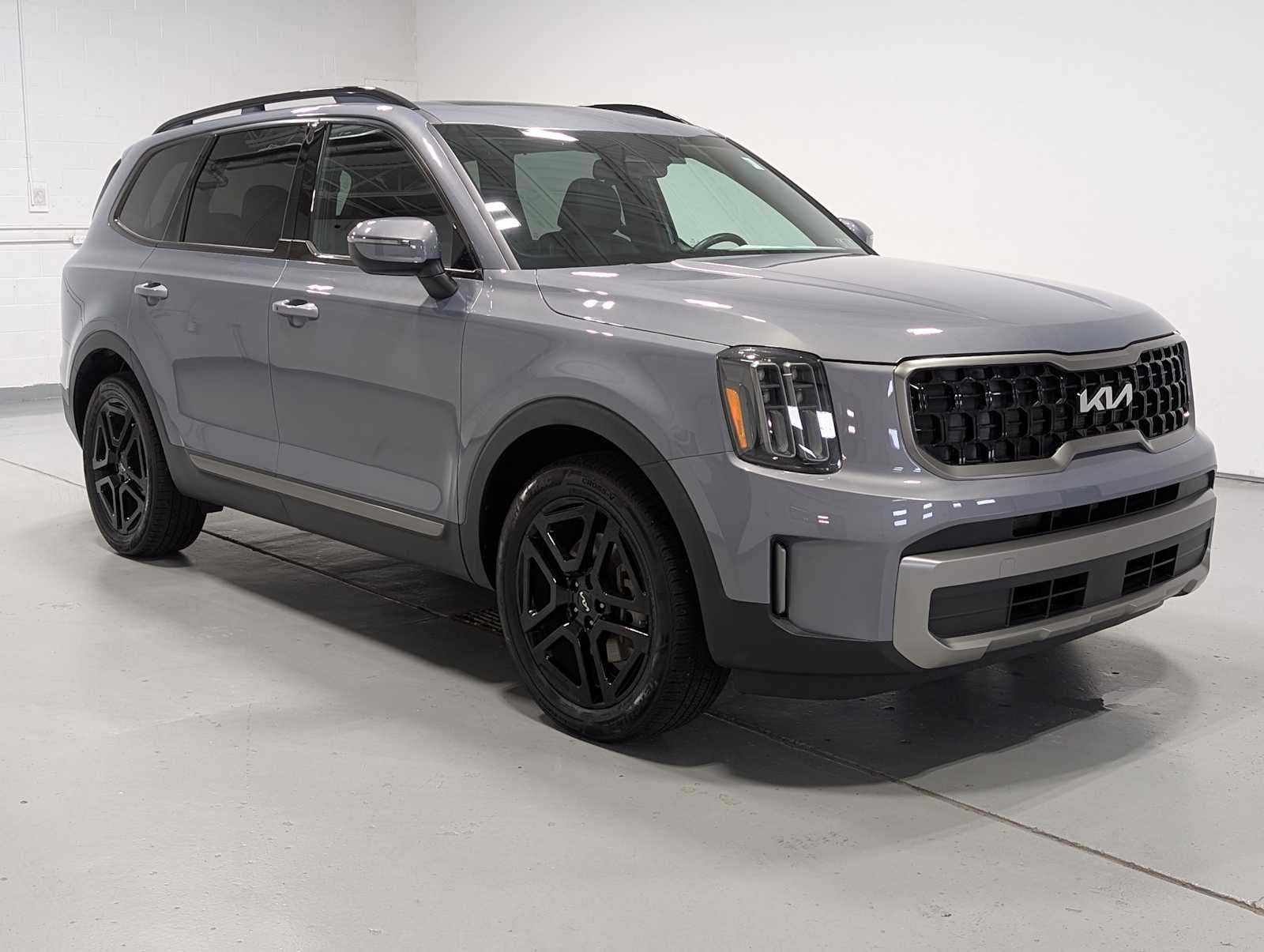 Used 2023 Everlasting Silver Kia EX X-Line image 6