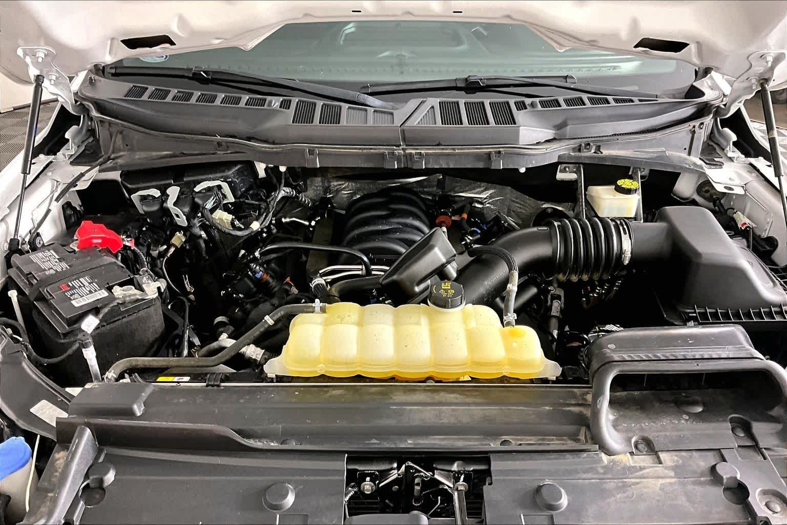 Used 2023 Oxford White Ford XL image 29