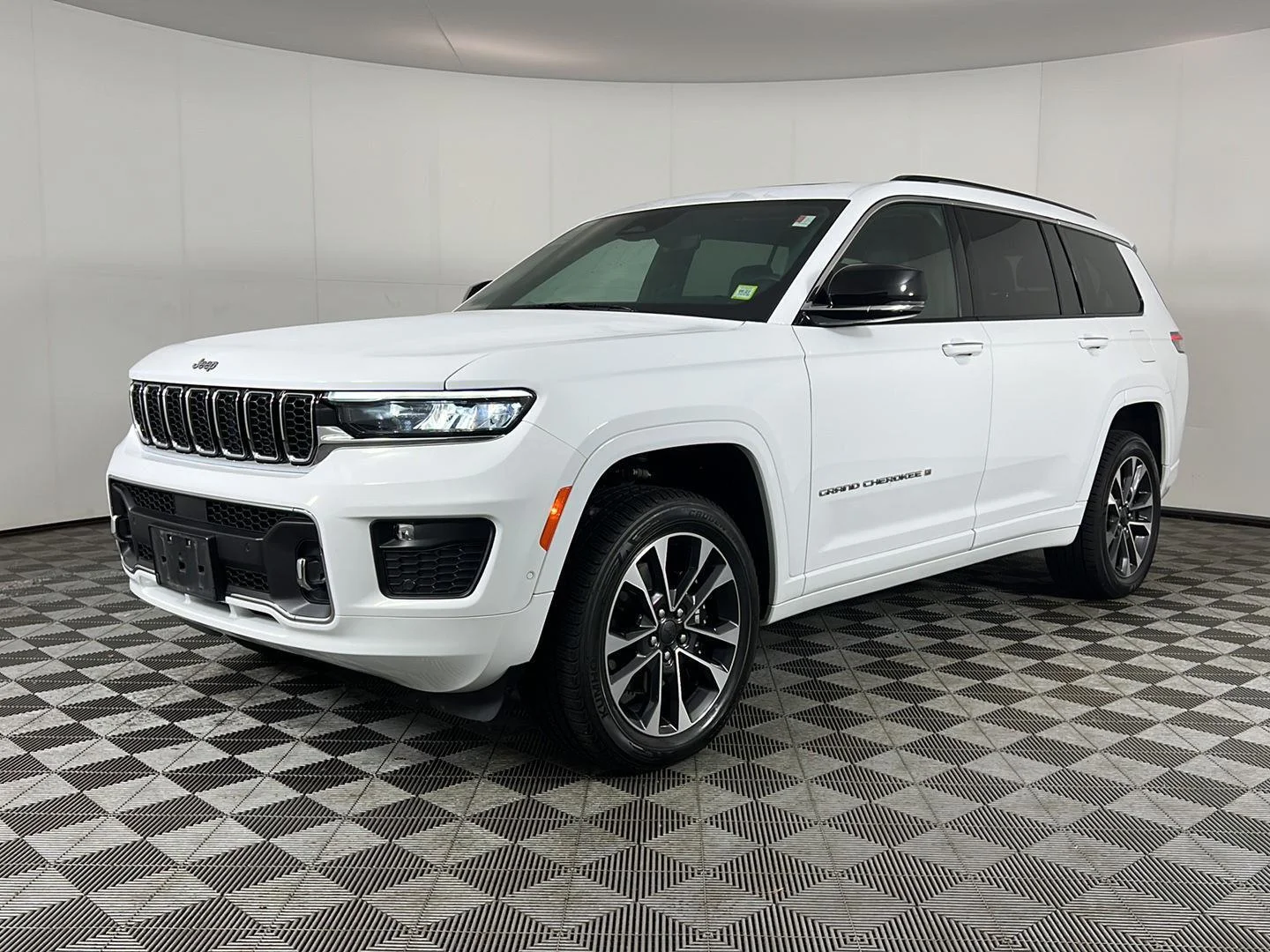 Used 2022 Bright White Clearcoat Jeep Overland image 12