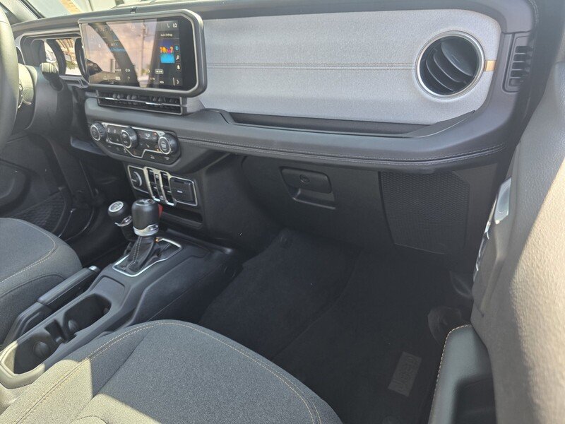 Used 2025 Crystal Metallic JEEP SAHARA 4X4 image 19