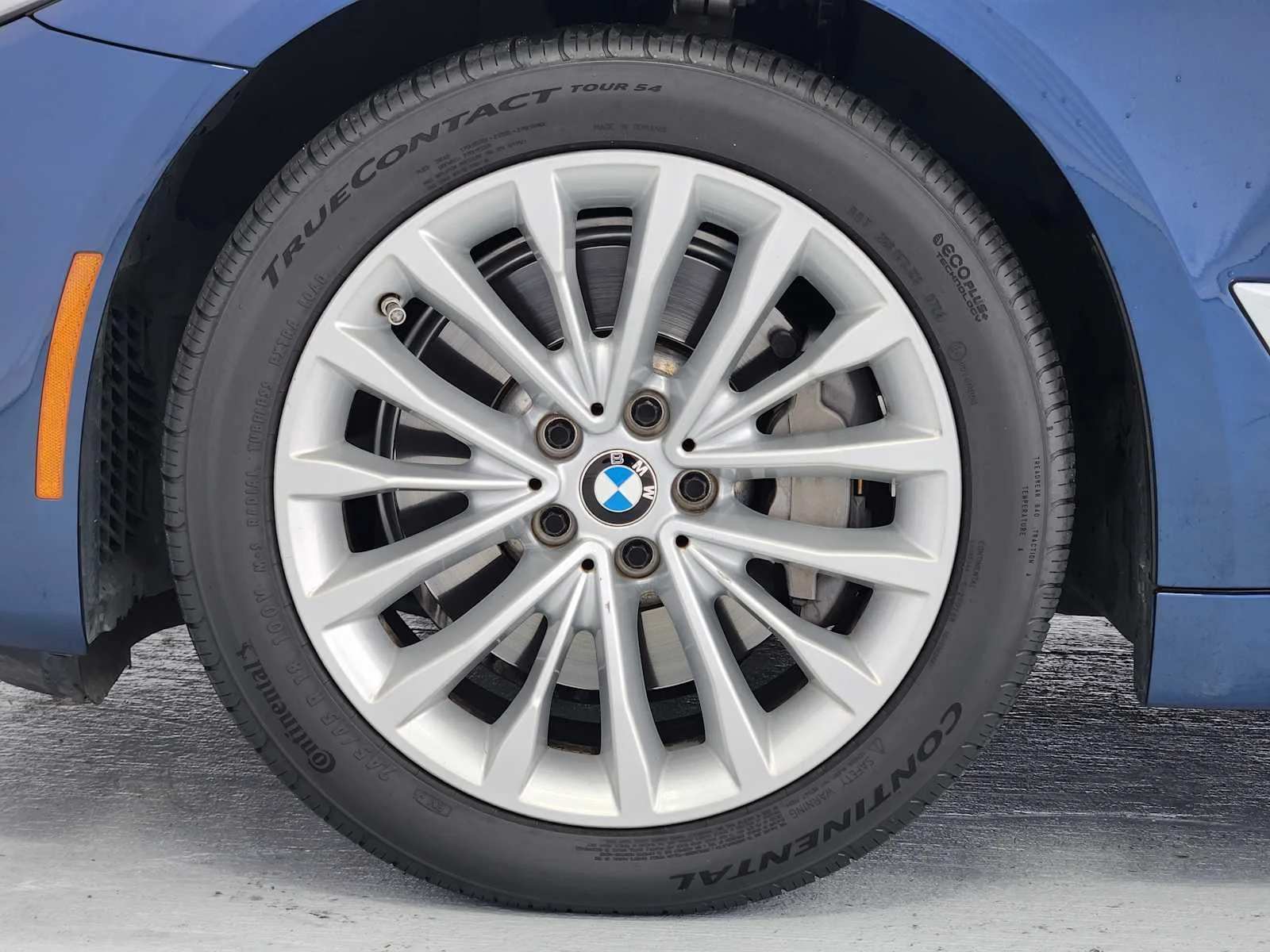 Used 2021 Phytonic Blue Metallic BMW 530i image 11