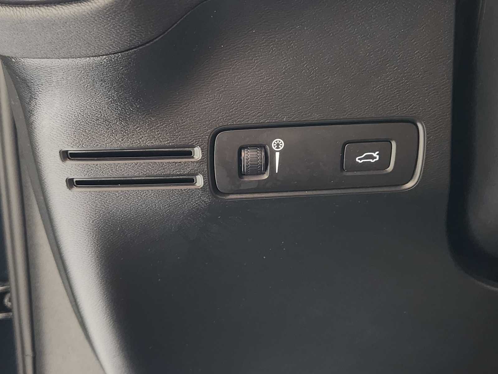 Used 2021 Denim Blue Metallic Volvo Inscription image 21