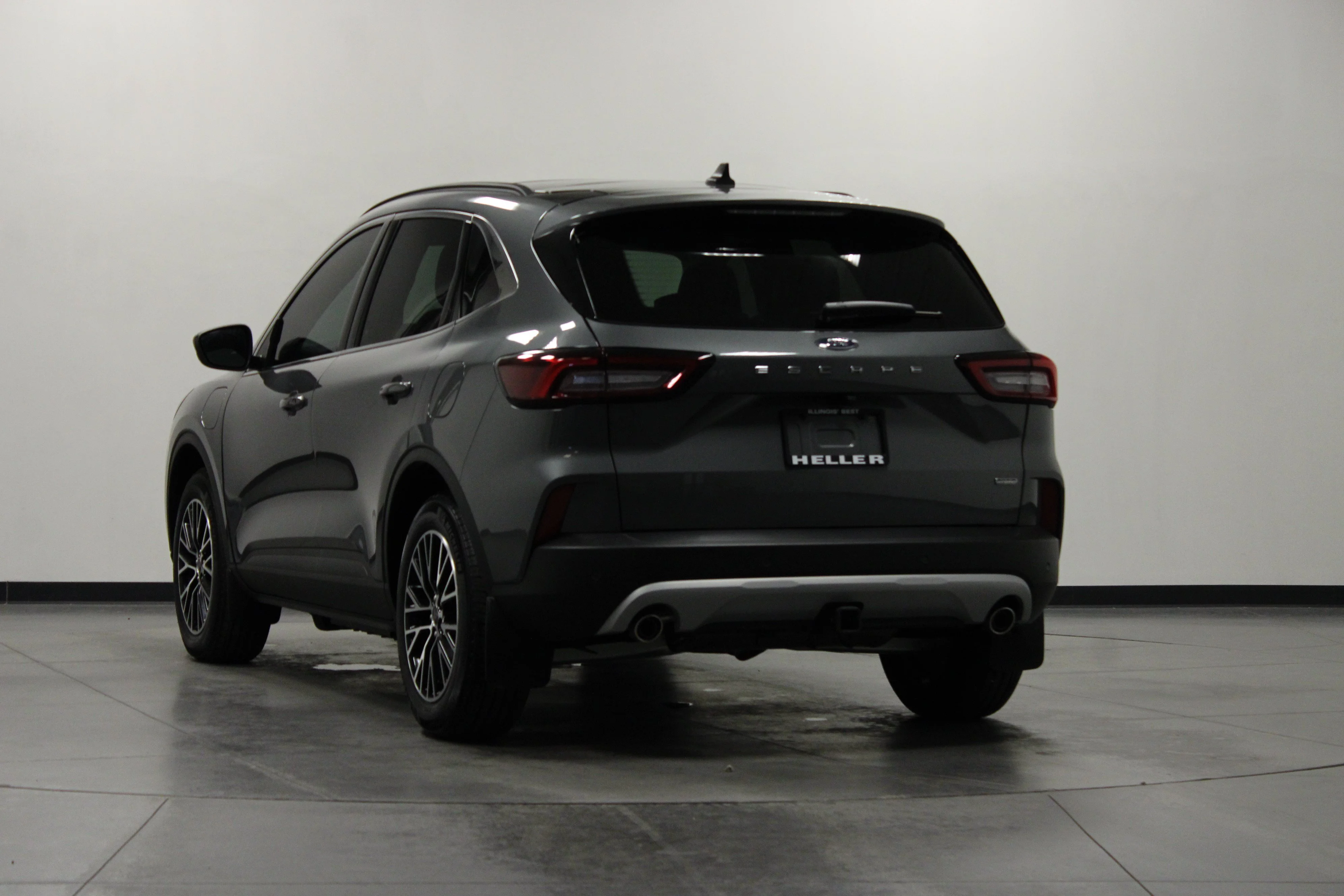 Used 2025 Gray Metallic Ford Base image 6