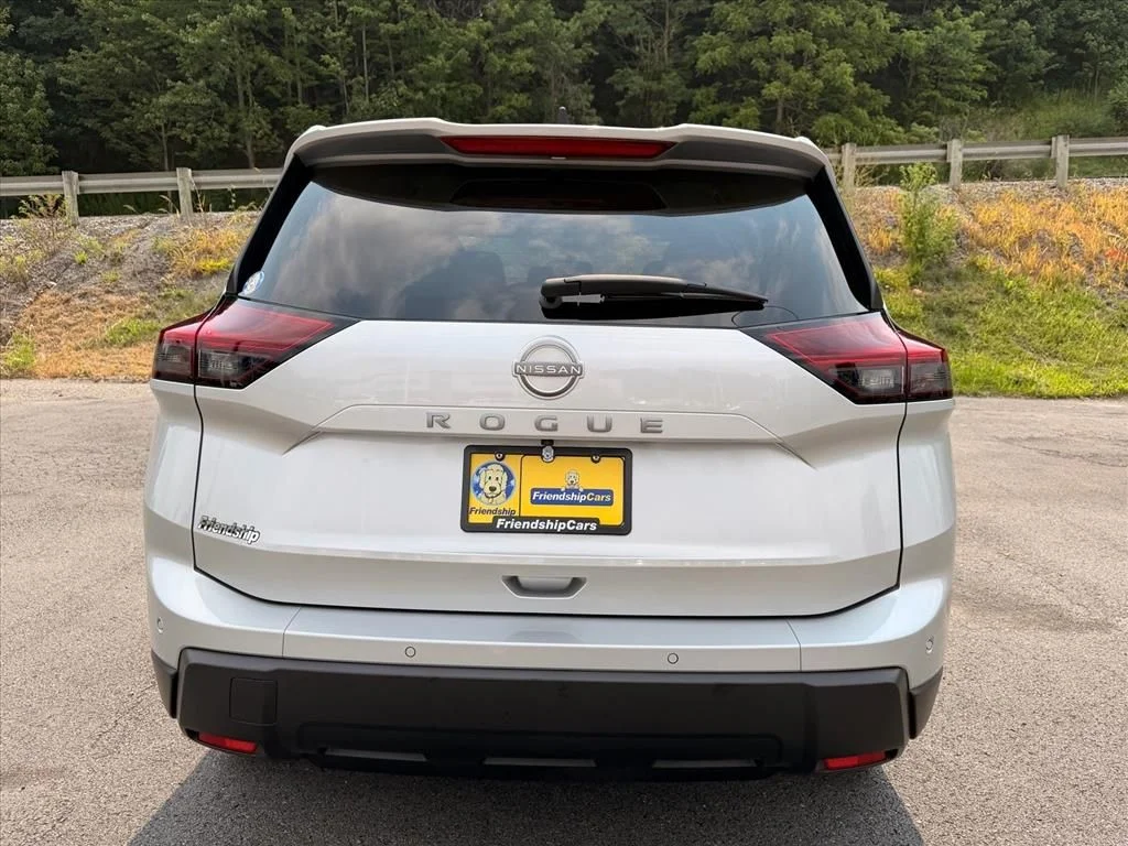 Used 2025 Silver Nissan S image 11