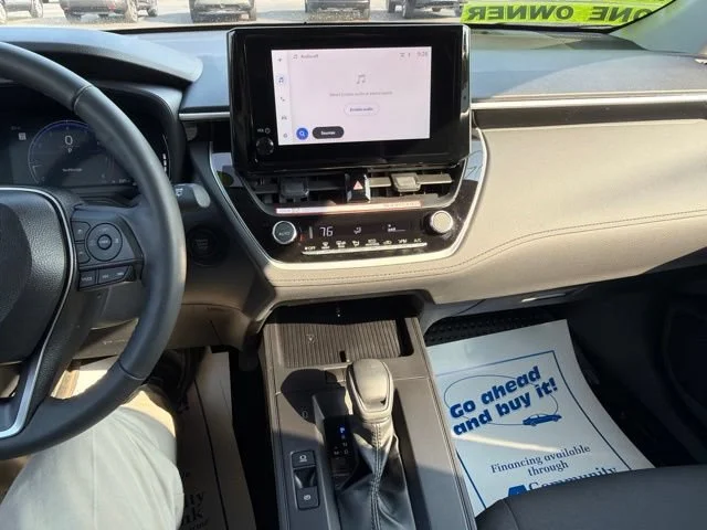 Used 2026 Off-white Toyota LE image 35
