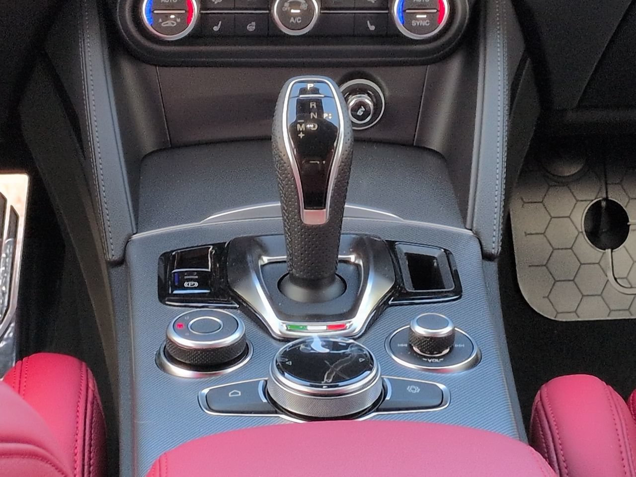 New 2026 Moonlight Gray Metallic Alfa Romeo  image 18