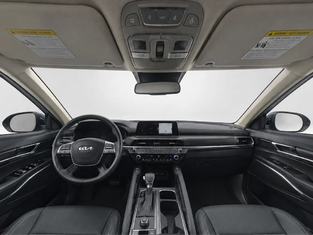 Used 2022 Black Kia EX image 27