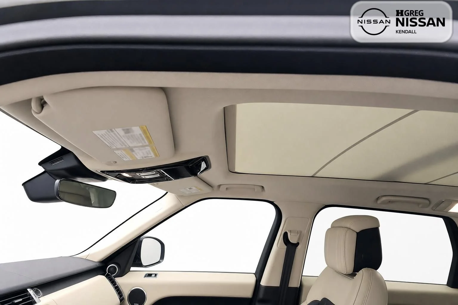 Used 2018 Gray Land Rover HSE Dynamic image 12