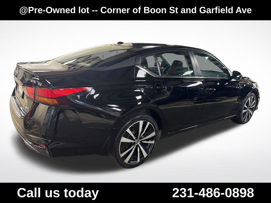Used 2020 Black Nissan 2.5 SR image 5