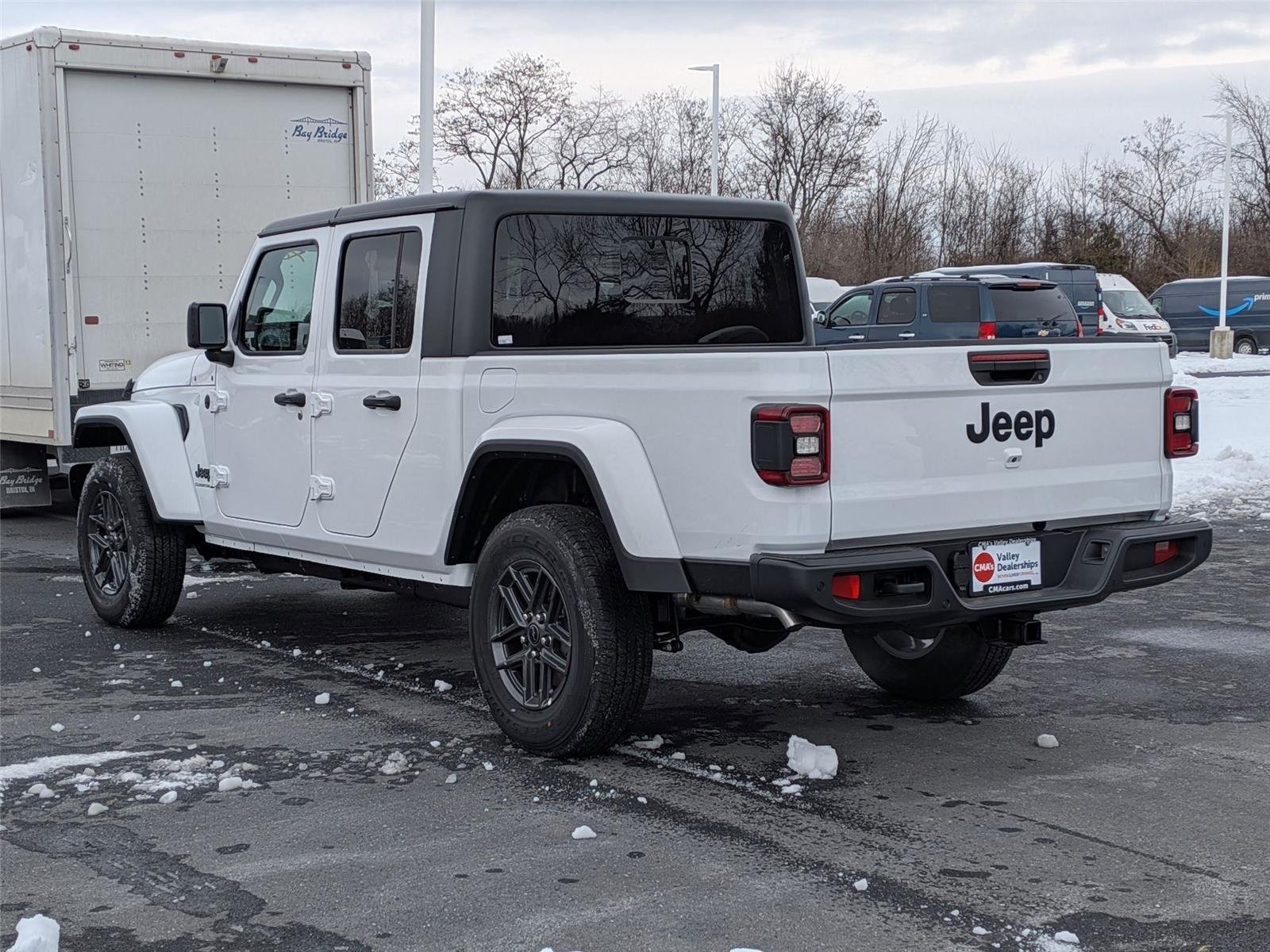 New 2025 Bright White Clear-Coat Exterior Paint Jeep Sport S image 7
