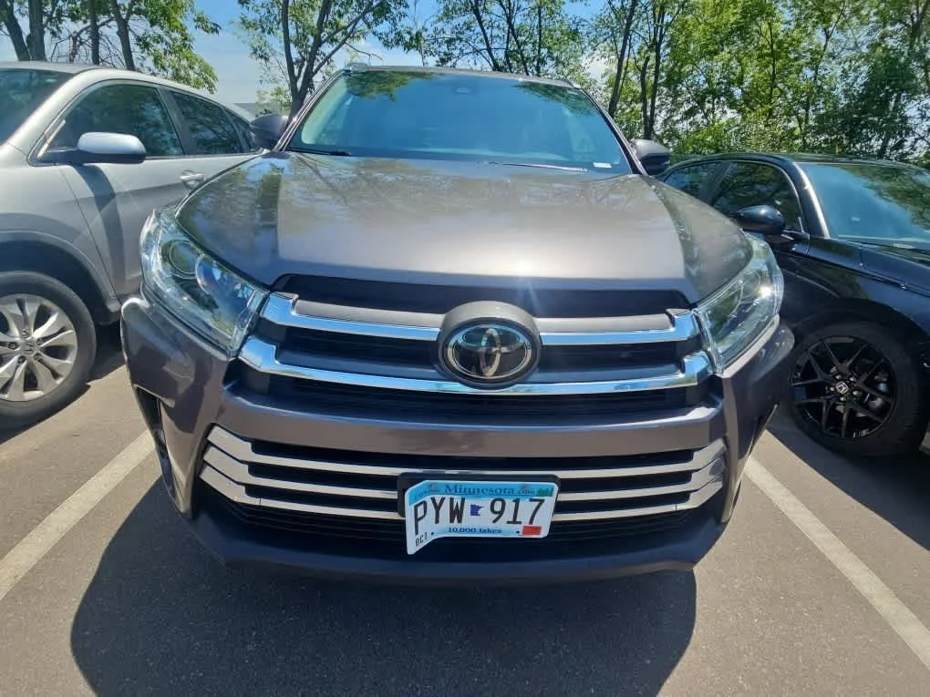 Used 2018 Predawn Gray Mica Toyota Limited image 2