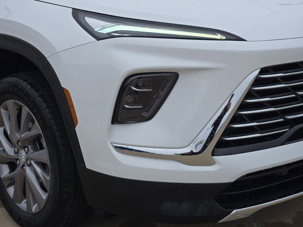 Used 2025 Summit White Buick Preferred image 30