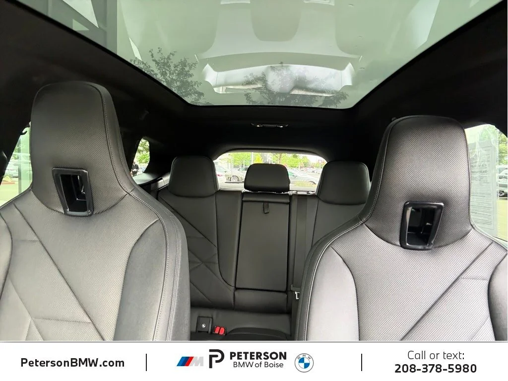 Used 2023 White BMW xDrive50 image 32