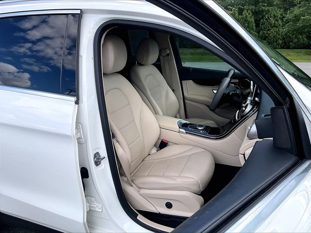 Used 2019 White Mercedes-Benz GLC 300 image 11