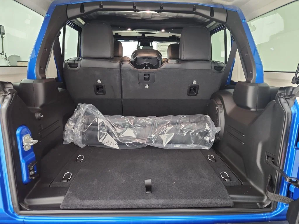 New 2026 Hydro Blue Pearl-Coat Exterior Paint Jeep Rubicon image 29