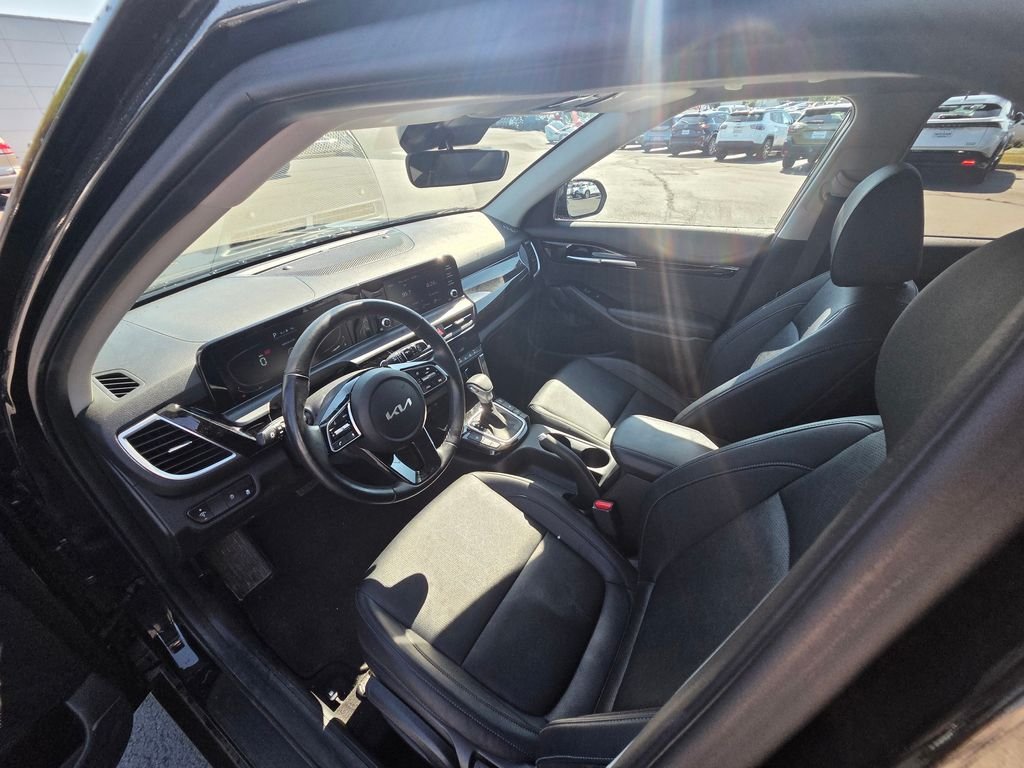 Used 2024 Black Kia S image 11