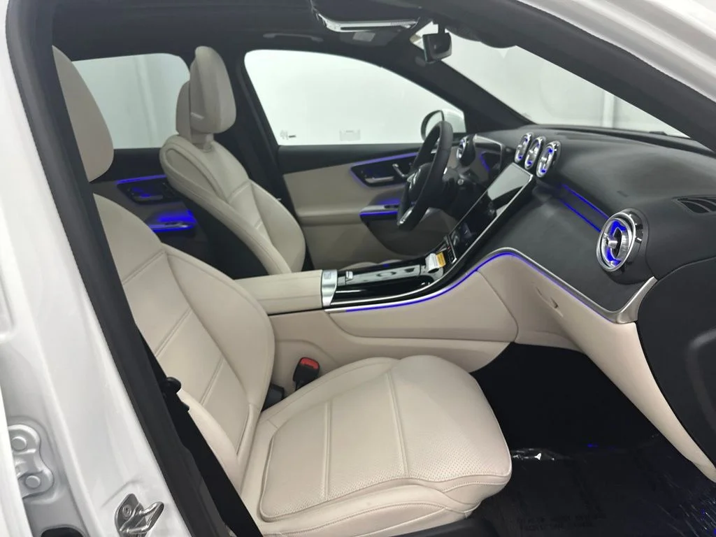 New 2027 White Mercedes-Benz GLC 300 image 26