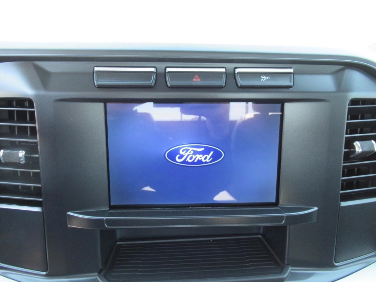 New 2024 Oxford White Ford F-250® XL image 25