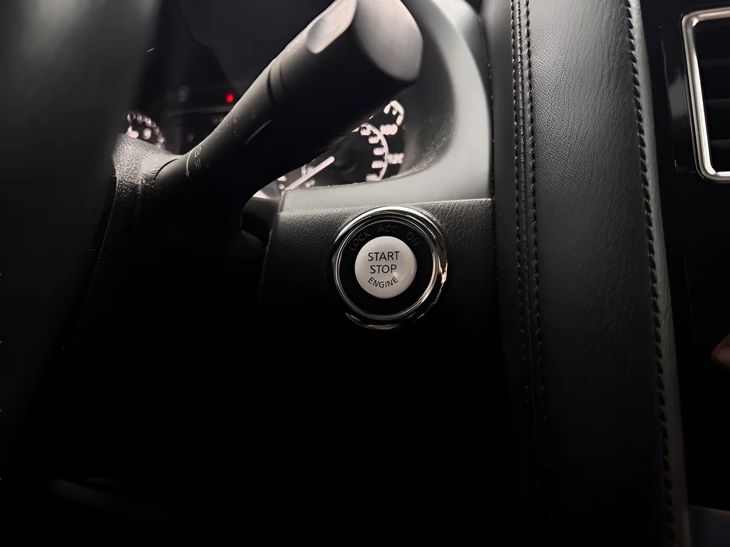 Used 2021 White Nissan SL image 14