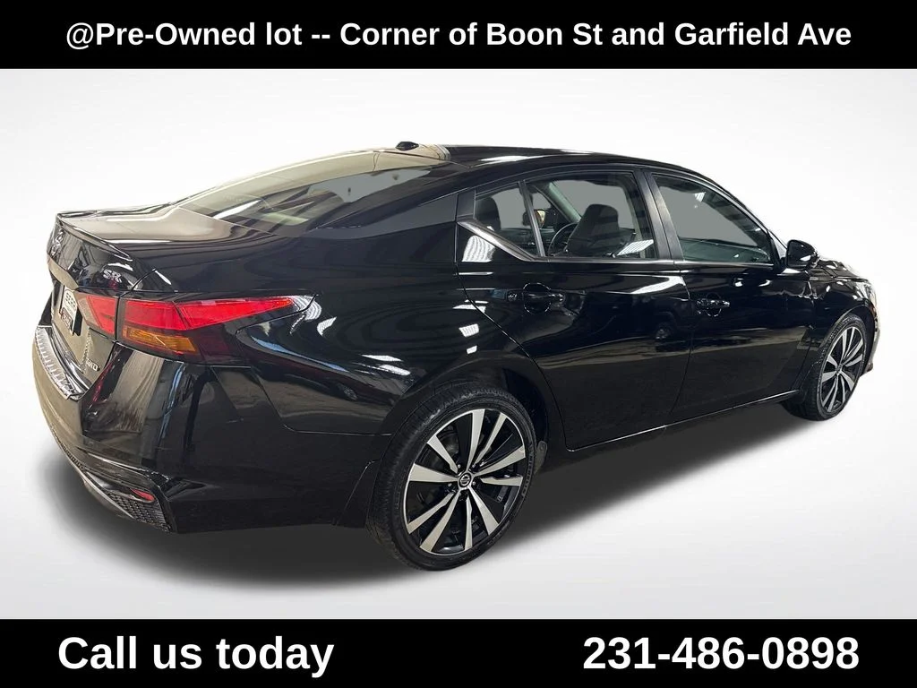 Used 2020 Black Nissan 2.5 SR image 5