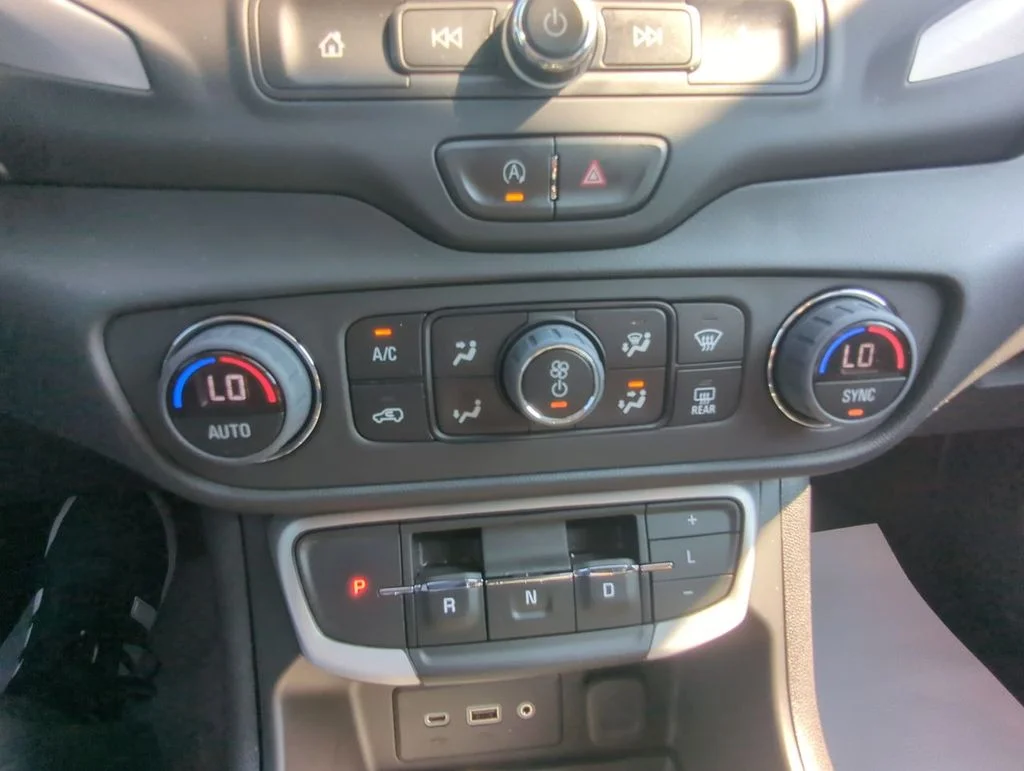 Used 2023 Blue GMC SLE image 19