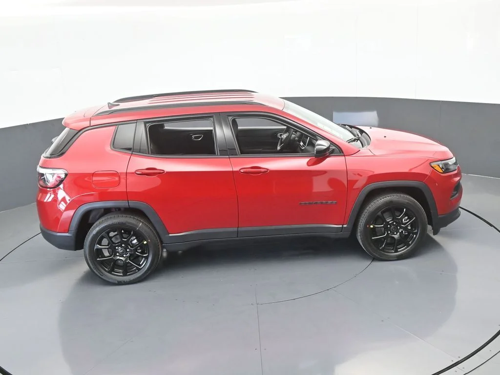 New 2026 Red Hot Pearlcoat Jeep Latitude image 45