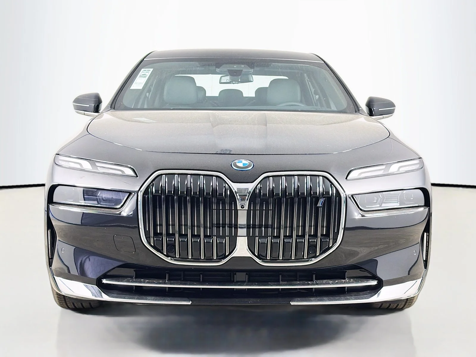 New 2026 Black Sapphire Metallic BMW xDrive60 image 2