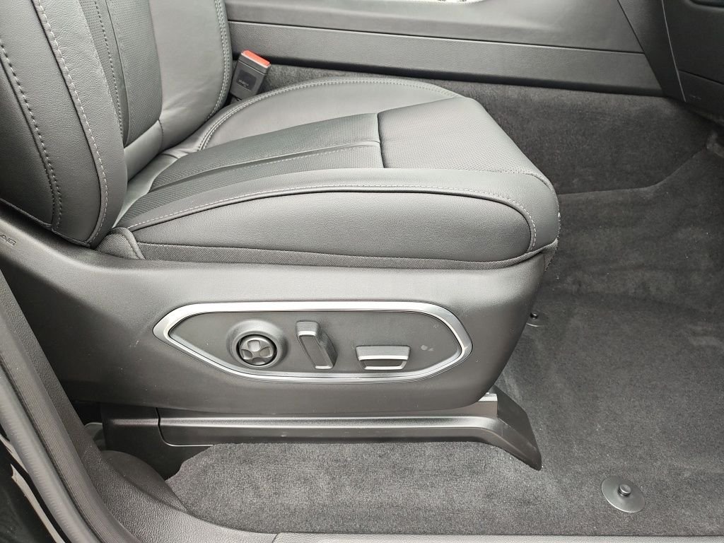 New 2026 High Gloss Black Exterior Paint Jeep Limited Reserve image 43