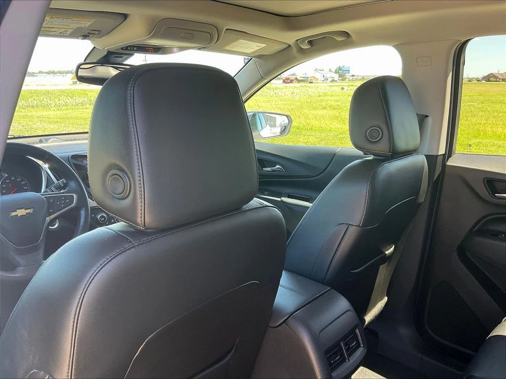 Used 2020 White Chevrolet Premier image 24