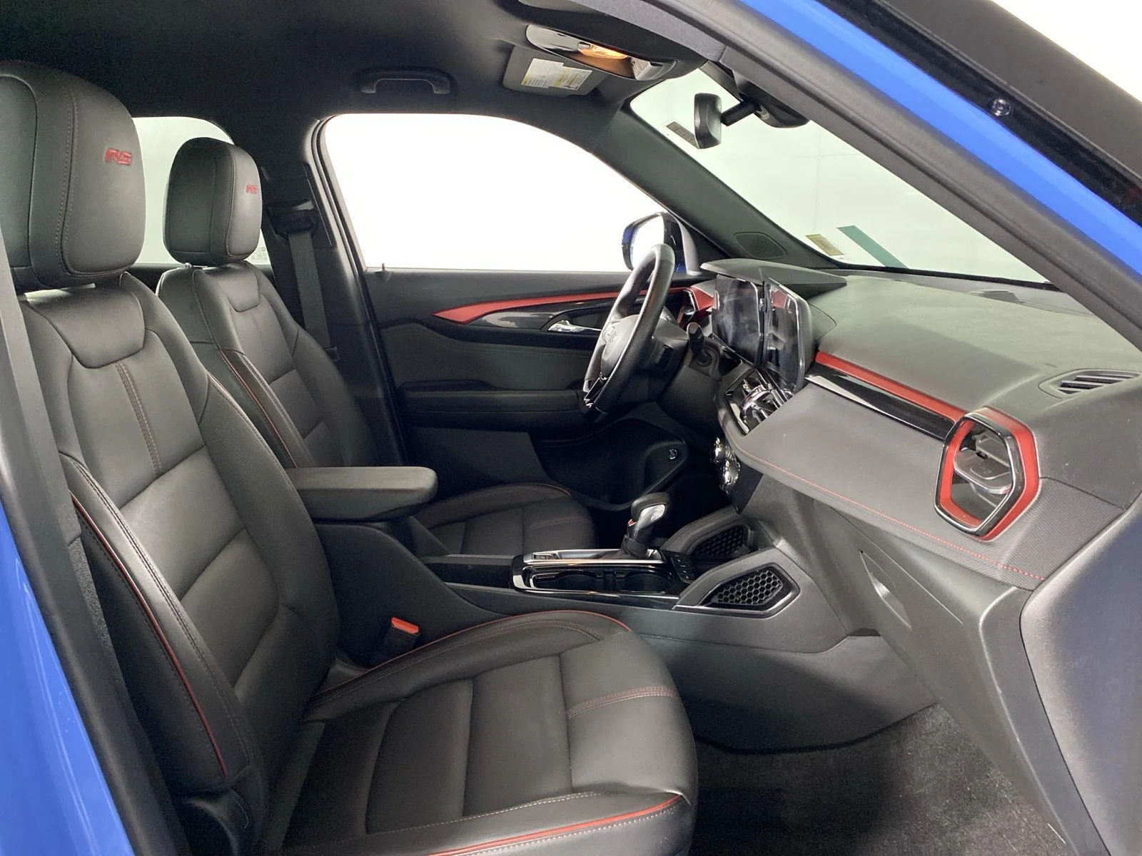 Used 2024 Fountain Blue Chevrolet RS image 28