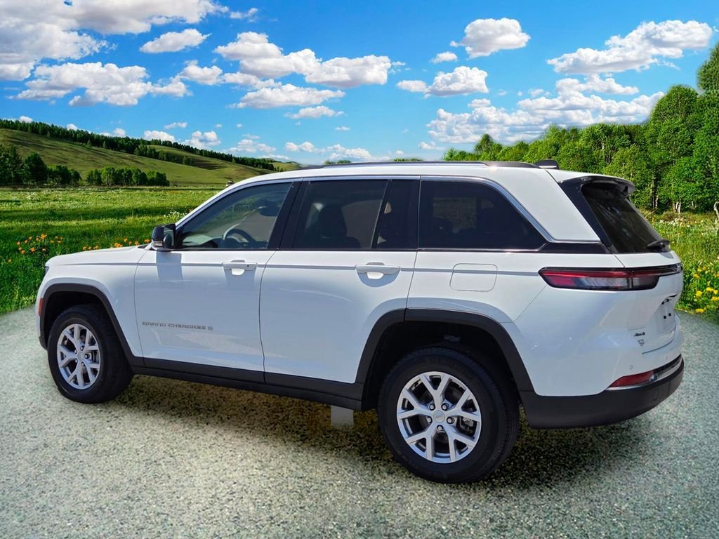 Used 2022 White Jeep Limited image 4