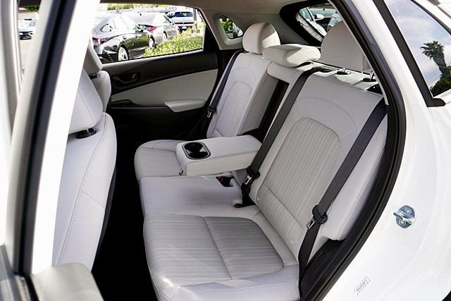 Used 2023 White Hyundai SEL image 15