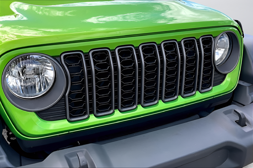 Used 2025 Green Jeep Sport image 34